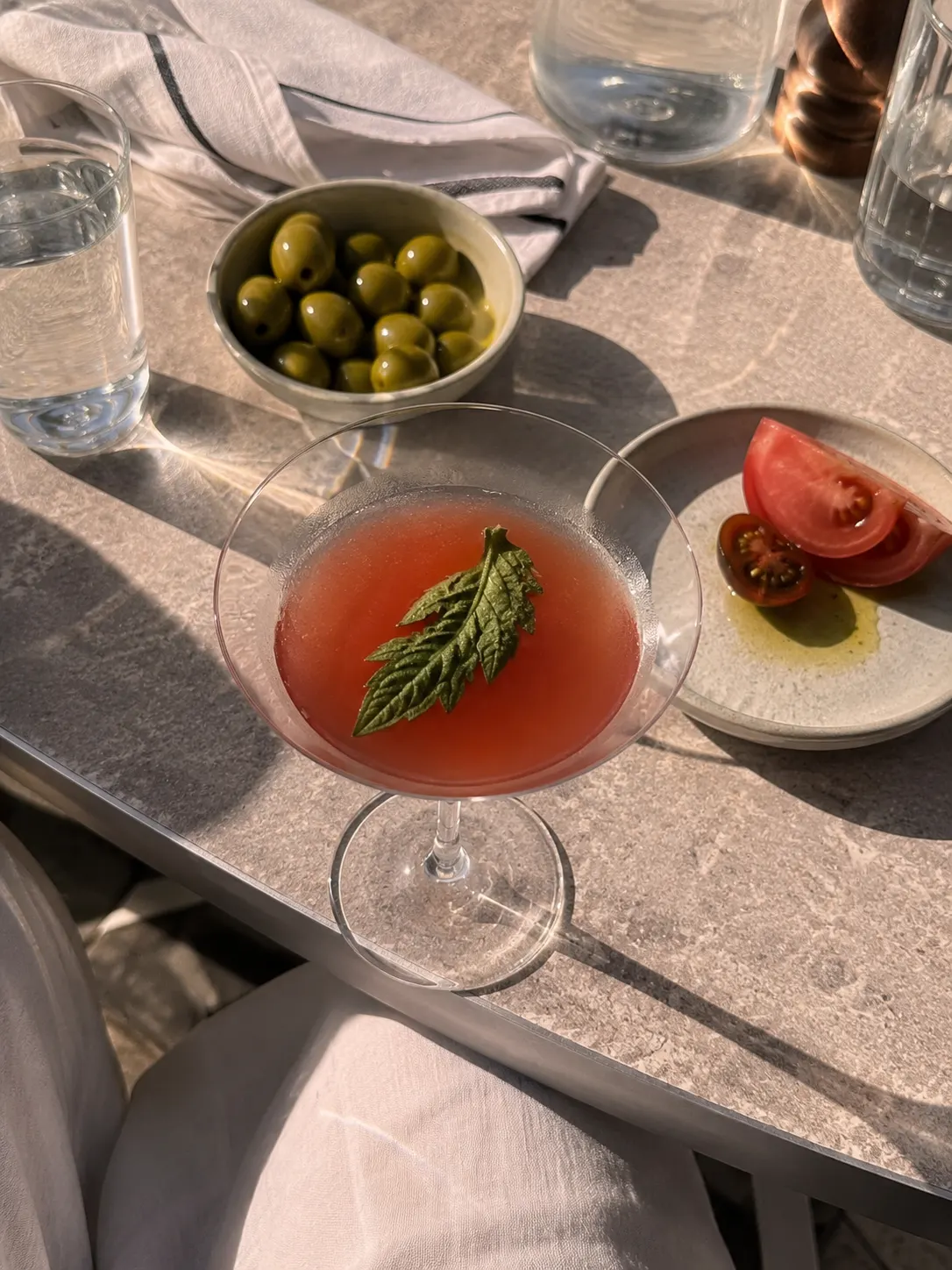 Glöm Aperol – i sommar är det tomatmartinin som tar plats i glaset
