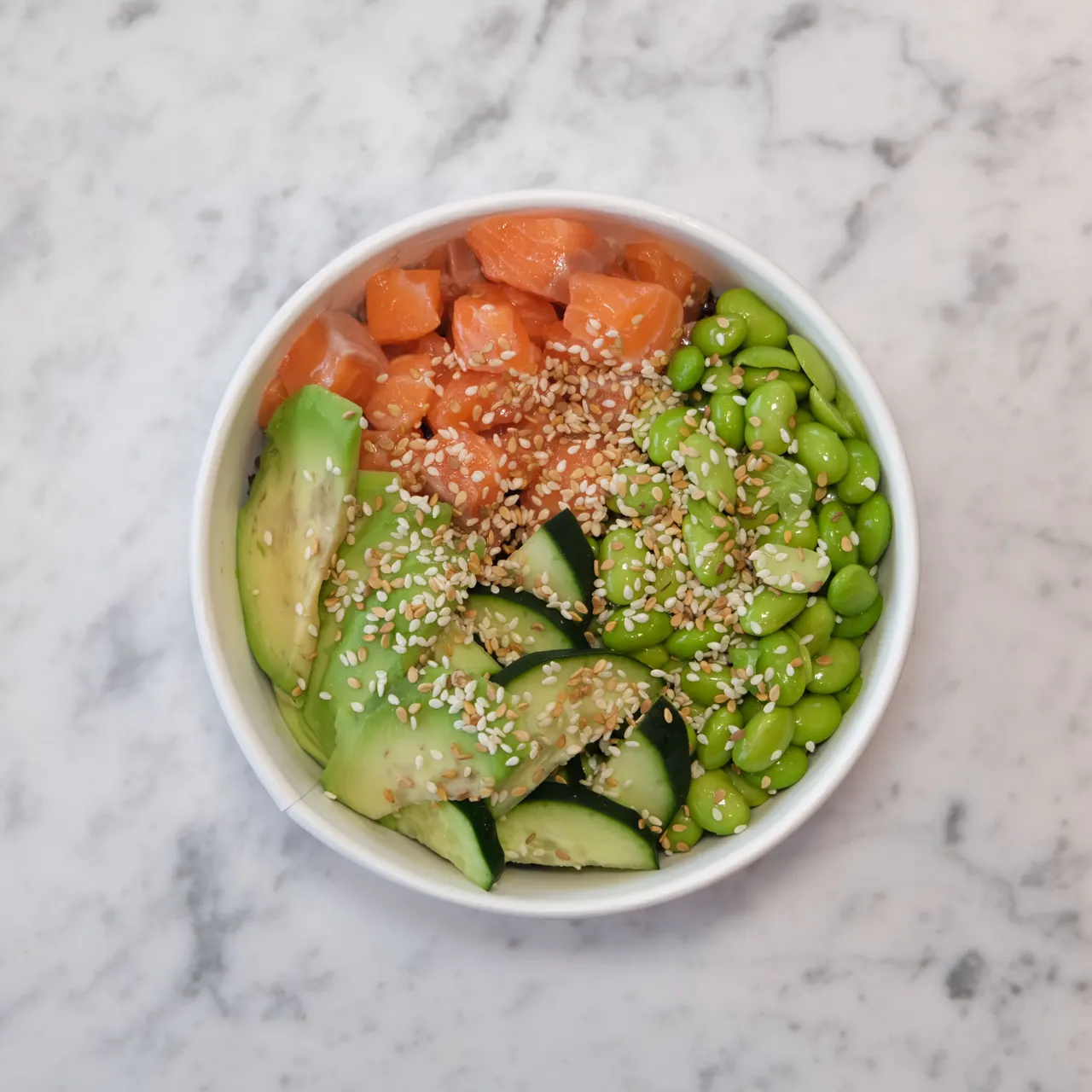 Ät din hudvård: Laxbowl med avokado, edamame och sesamdressing